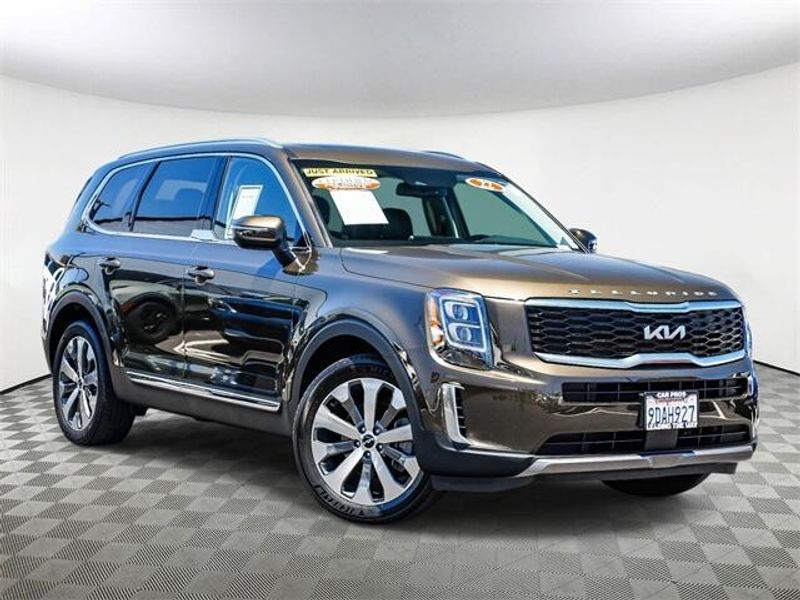 Used 2022 Kia Telluride EXImage 2