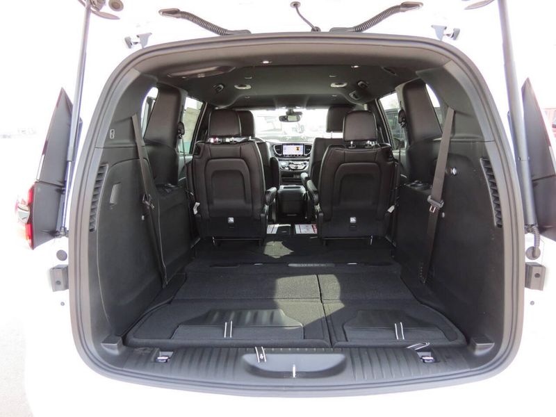New 2026 Chrysler Voyager LxImage 21