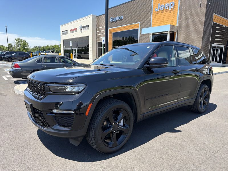 Used 2025 Jeep Grand Cherokee LimitedImage 1