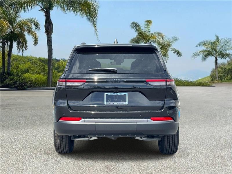 New 2026 Jeep Grand Cherokee Laredo Altitude 4x2