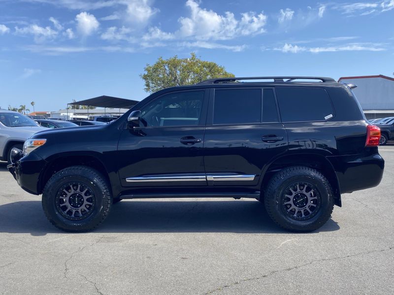 2013 Toyota Land Cruiser BaseImage 7