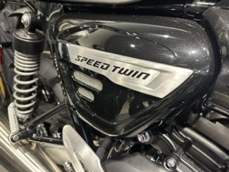 2024 Triumph Speed Twin 1200Image 6
