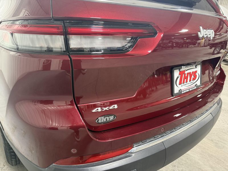 Used 2024 Jeep Grand Cherokee L LaredoImage 5