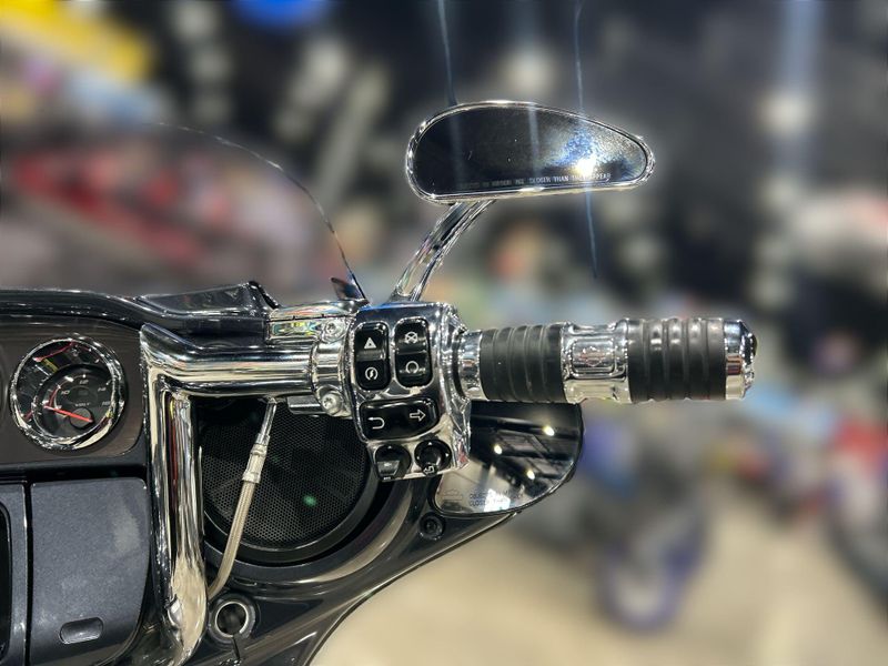 Used 2019 Harley-Davidson CVO STREET GLIDE Image 19