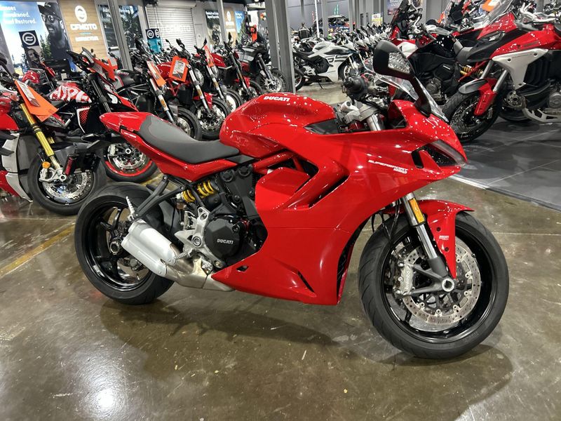 Used 2024 Ducati SUPERSPORT 950 Image 11