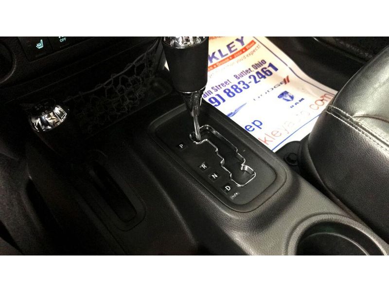 Used 2015 Jeep Wrangler JK Unlimited SaharaImage 9