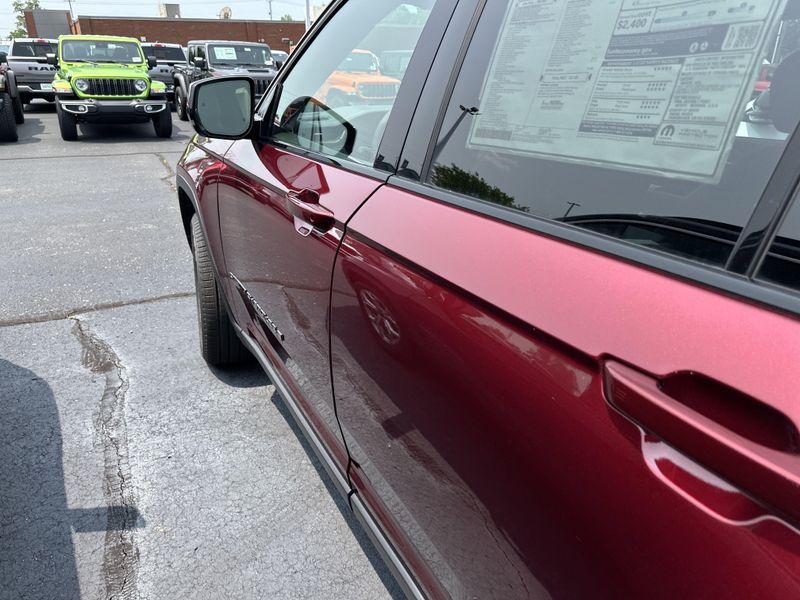 New 2025 Jeep Grand Cherokee Limited 4x4Image 11