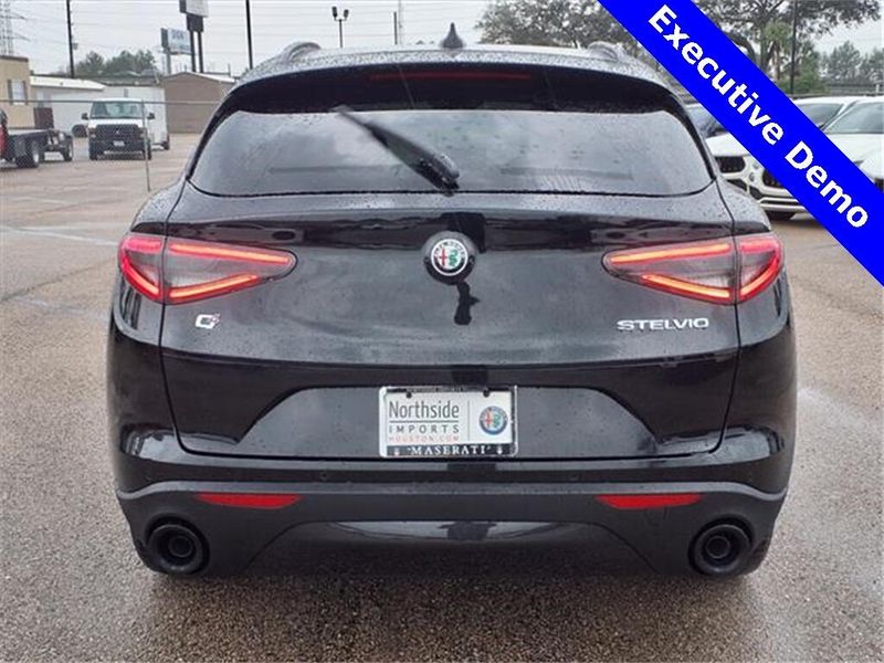 2025 Alfa Romeo Stelvio Image 7