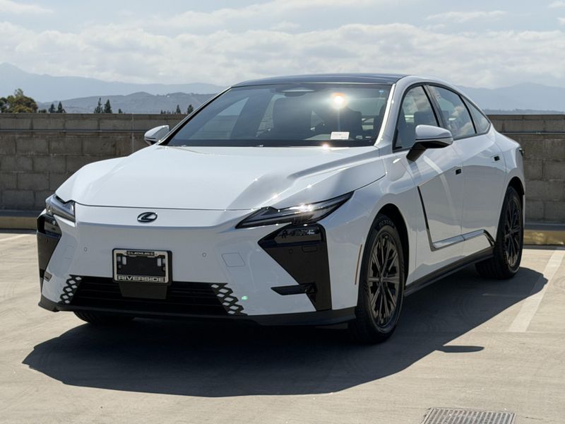 New 2026 Lexus ES 350e PremiumImage 4