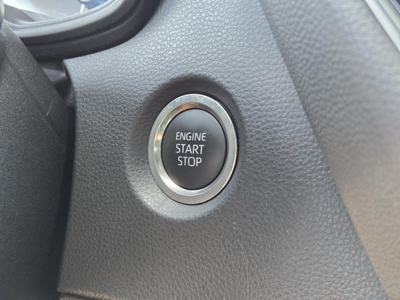 Used 2025 Toyota Corolla SE CVT (Natl)