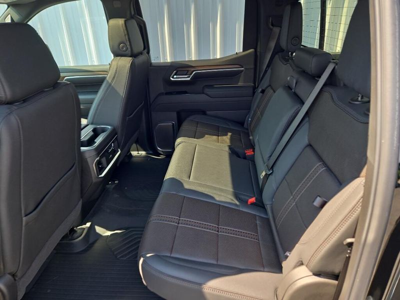 2025 Chevrolet Silverado High Country photo 5