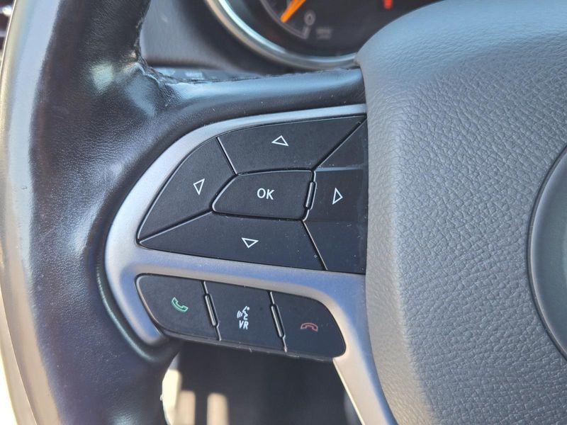 Used 2021 Jeep Grand Cherokee Laredo E 4x2
