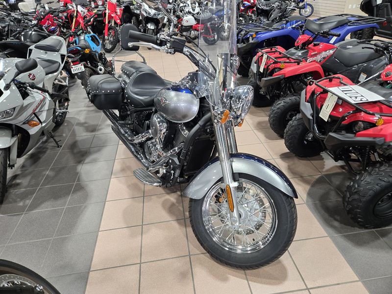 New 2025 Kawasaki VULCAN 900 CLASSIC LT METALLIC GRAPHITE GRAY AND METALLIC CARBON GRAY Image 1