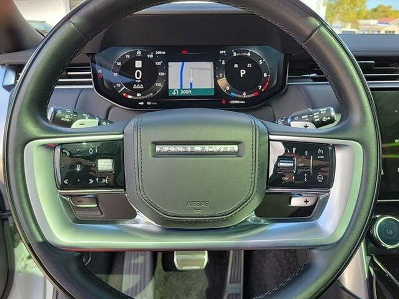 2023 Land Rover Range Rover SE photo 21