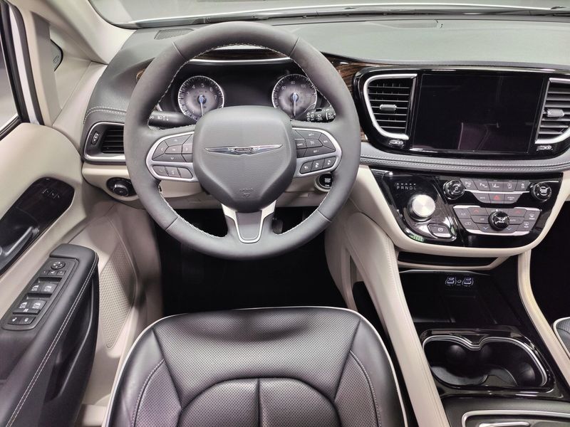 2024 Chrysler Pacifica Limited AWD w/Safety SphereImage 26
