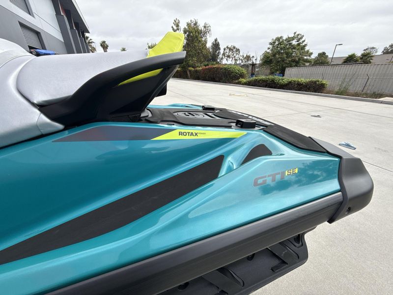 2025 Sea-Doo GTI SE 170 (SOUND SYSTEM) Image 11