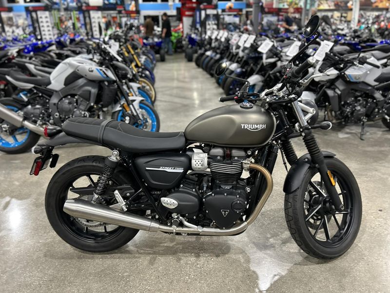 Used 2020 Triumph STREET TWIN Image 2