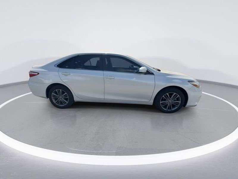 Used 2017 Toyota Camry XLEImage 9