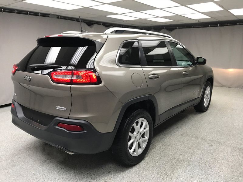 Used 2016 Jeep Cherokee LatitudeImage 12