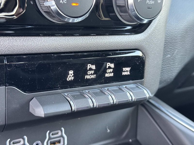New 2026 RAM 1500 Big Horn Crew Cab 4x2 5'7' Box