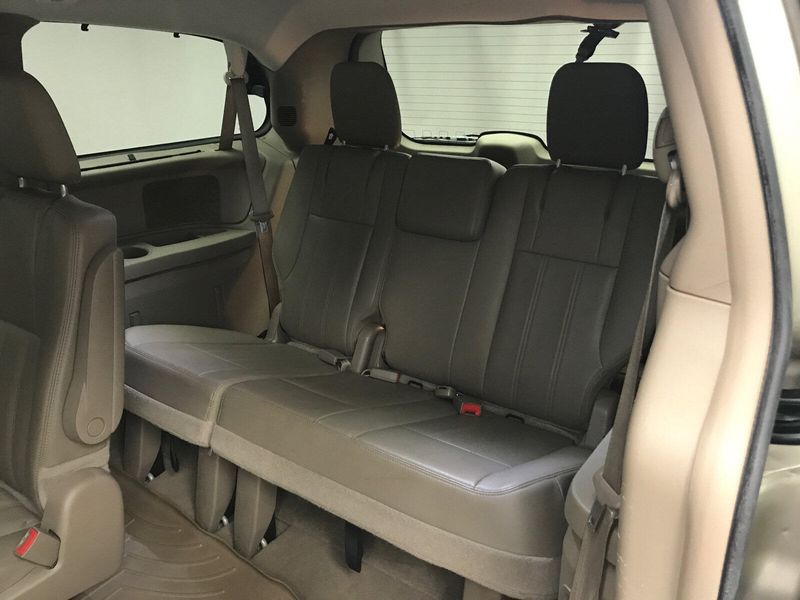 2015 Chrysler Town & Country Touring-LImage 14