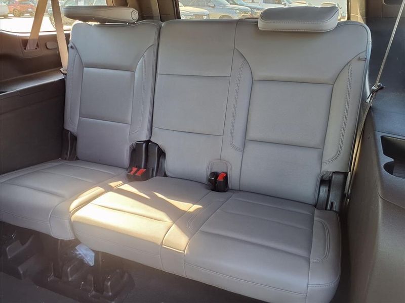 Used 2021 Chevrolet Suburban Z71Image 13