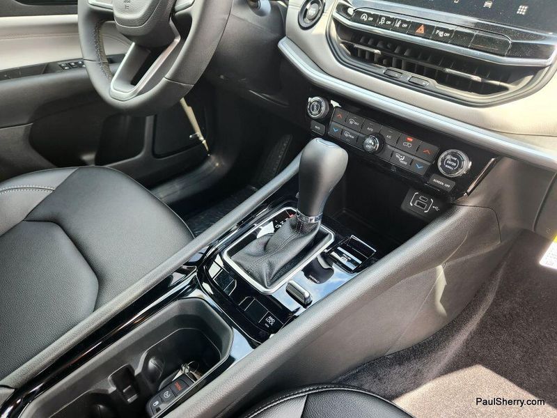 New 2025 Jeep Compass Limited 4x4