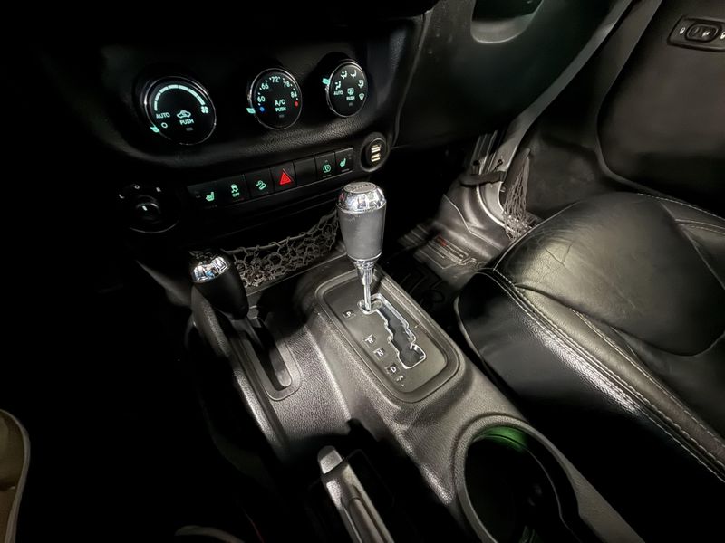Used 2014 Jeep Wrangler Unlimited SaharaImage 20