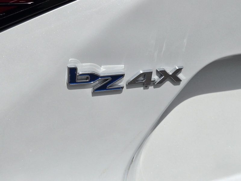 Used 2025 Toyota bZ4X XLE FWD (Natl)