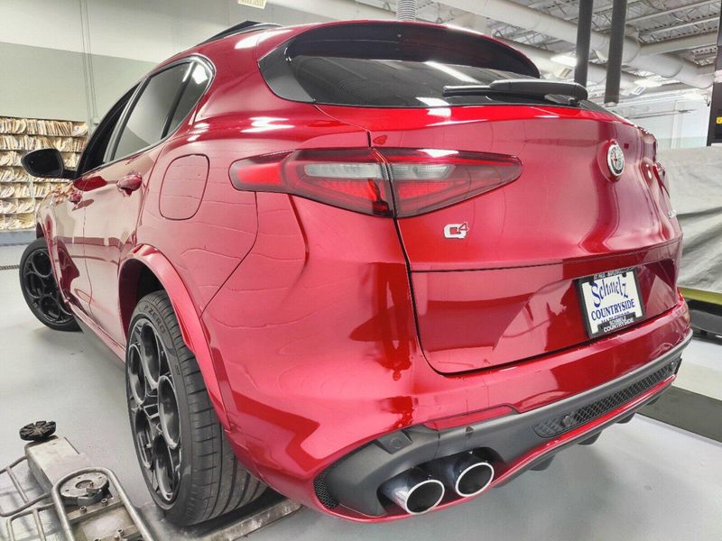 Used 2023 Alfa Romeo Stelvio Quadrifoglio AWD w/SunroofImage 17