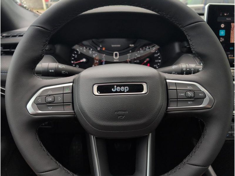 2025 Jeep Compass Latitude 4x4Image 21