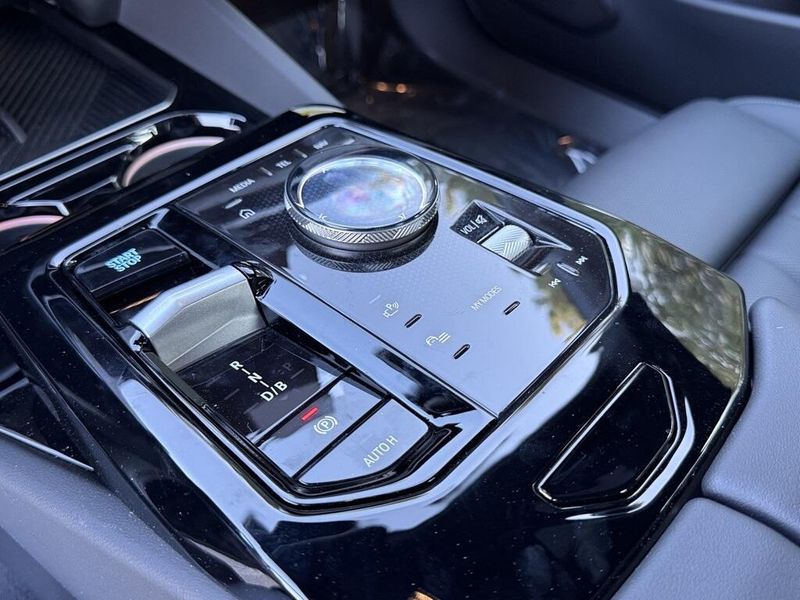 2025 BMW i5 xDrive40Image 25