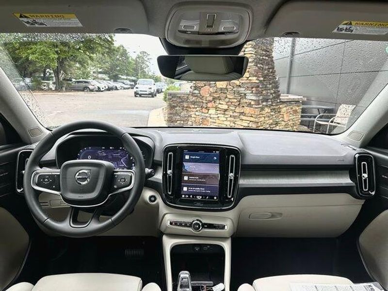 2024 Volvo XC40 Plus Bright Theme