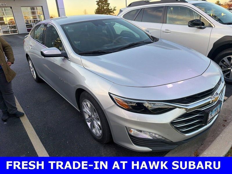 2022 Chevrolet Malibu 1LT photo 2