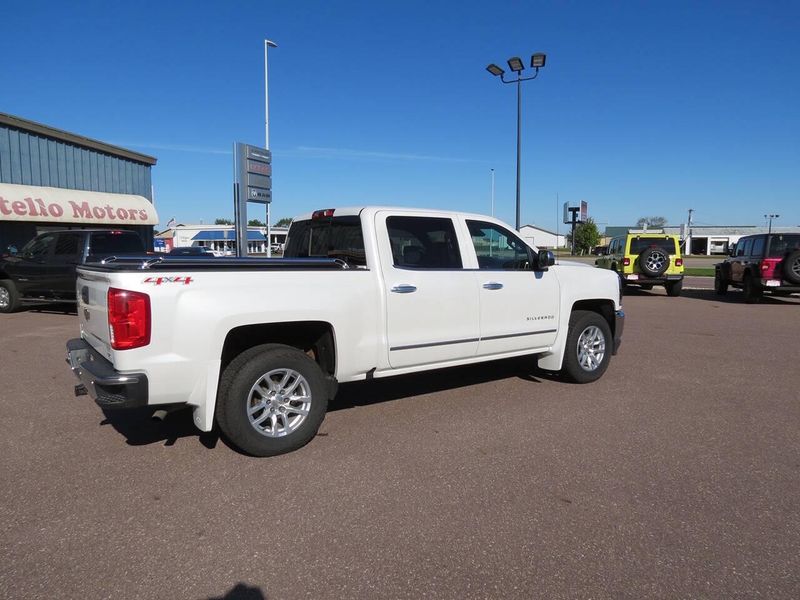 Used 2016 Chevrolet Silverado 1500 LTZ 4x4 4dr Crew Cab 5.8 ft. SBImage 4