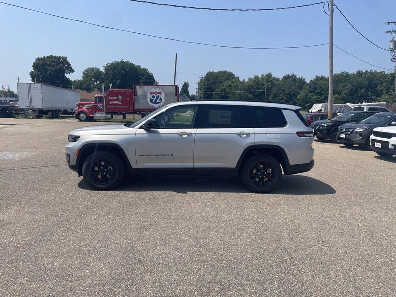 2024 Jeep Grand Cherokee L Altitude X 4x4Image 5