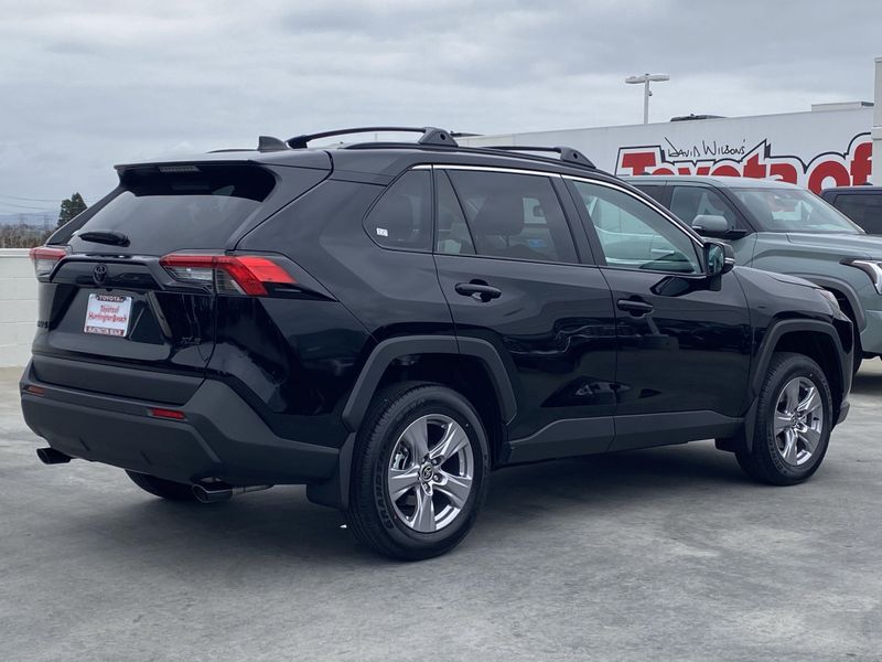 2025 Toyota RAV4 XLEImage 3