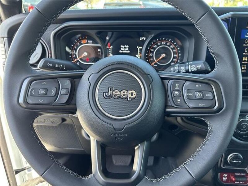 New 2025 Jeep Wrangler 4-door RubiconImage 17