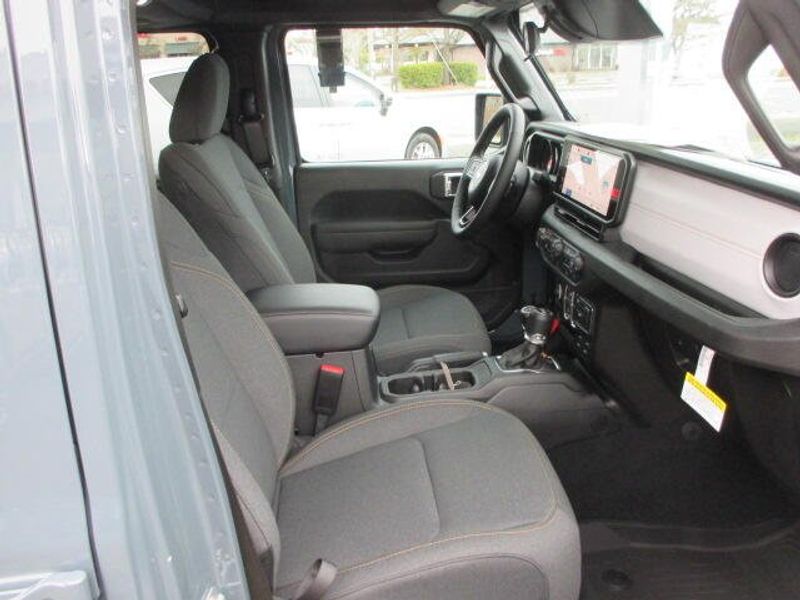 New 2026 Jeep Wrangler 4-door Sport SImage 24