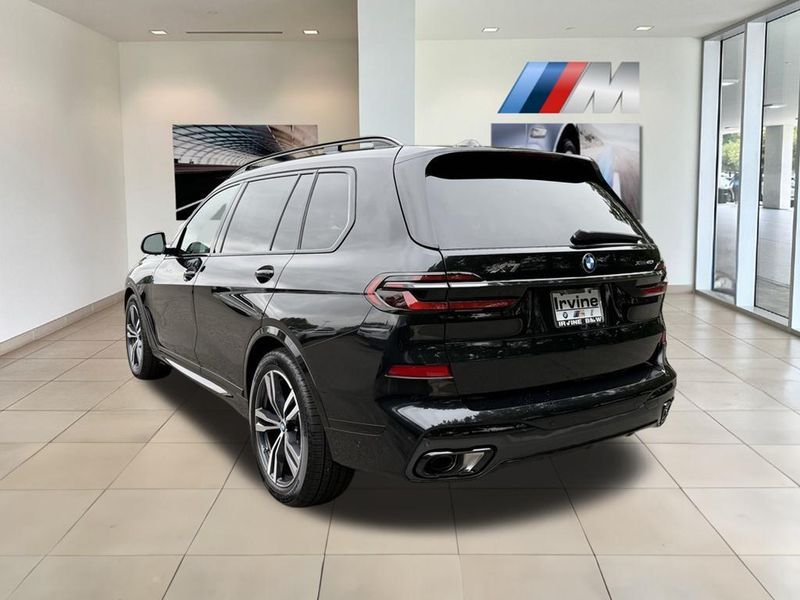 2026 BMW X7 xDrive40iImage 8
