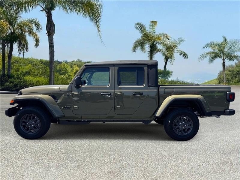 New 2026 Jeep Gladiator Sport S 4x4
