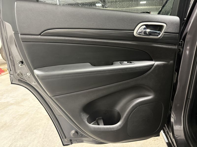 Used 2021 Jeep Grand Cherokee Laredo XImage 18