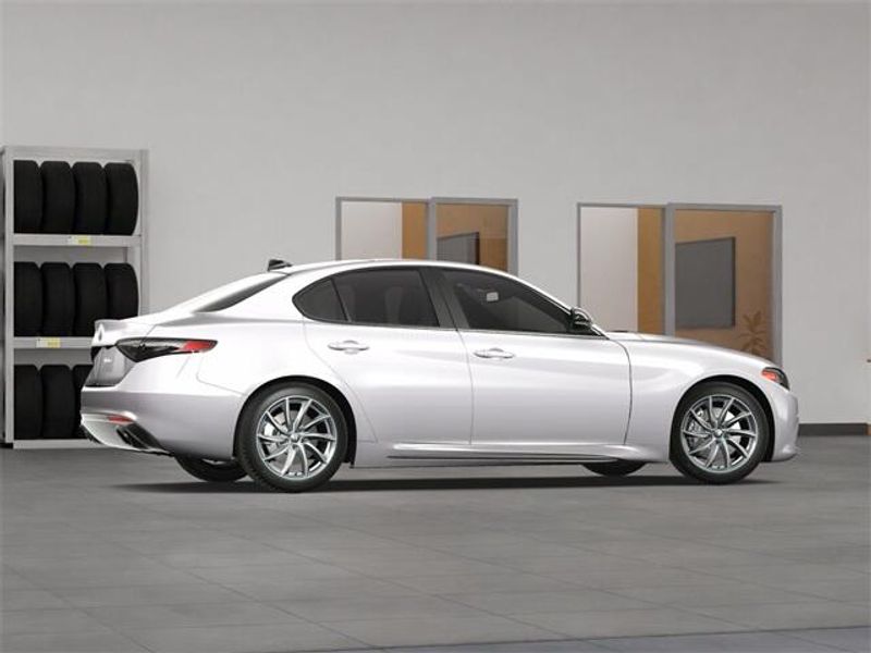 2025 Alfa Romeo Giulia photo 6