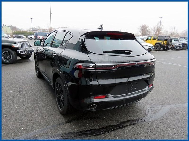 2024 Dodge Hornet R/T in a 8 Ball exterior color and Blackinterior. Papas Jeep Ram In New Britain, CT 860-356-0523 papasjeepram.com 