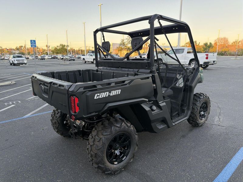 New 2025 Can-Am DEFENDER DPS HD9 Image 17