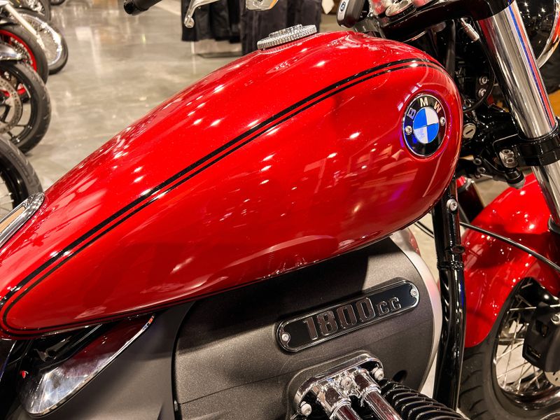 2023 BMW R 18 in a Mars Red Met exterior color. Gateway BMW Ducati Motorcycles 314-427-9090 gatewaybmw.com 