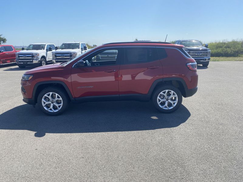 2025 Jeep Compass Latitude photo 4