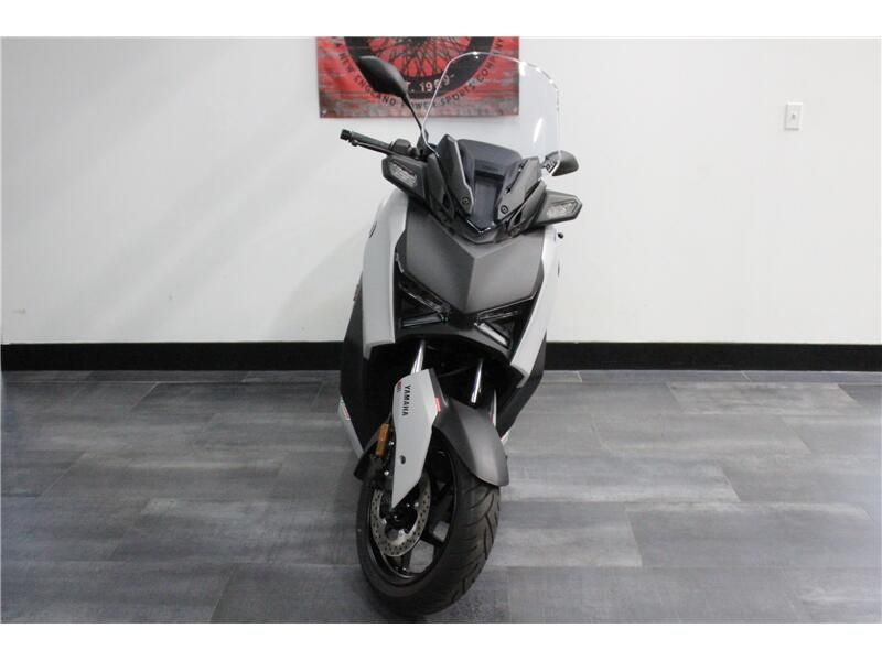 Used 2024 Yamaha XMAX 300 Image 3
