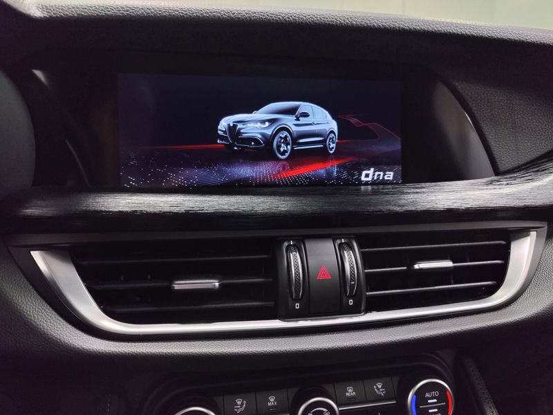 2024 Alfa Romeo Stelvio Sprint Q4 AWD w/SunroofImage 25