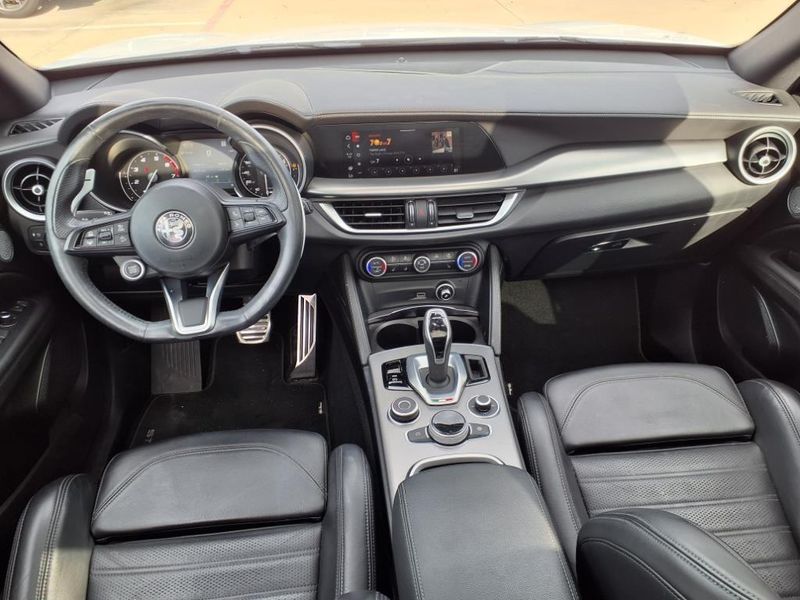 2022 Alfa Romeo Stelvio VeloceImage 4
